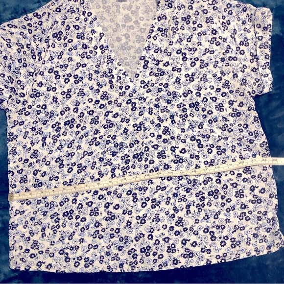 GAP Floral Print Women's Top - Purple and White - Picture 9 of 9